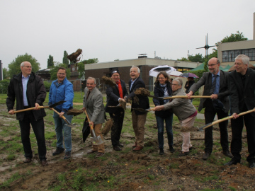Bild 1: Der offizielle erste Spatensich im Mai 2017
