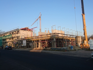 Bild 1: Die Baustelle am 23.02.2018, aufgenommen von der Straße „Im Gang“ (Blickrichtung: von Osten nach Nordwesten.)