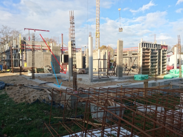 Bild 1: Die Baustelle am 23.11.2017 aufgenommen von der Straße im Gang (Blickrichtung: von Osten nach Westen)