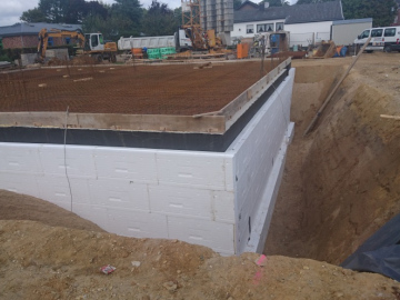 Bild 1: Die Dämmung erdberührter Bauteile wird auch als Perimeterdämmung bezeichnet. Sie ist besonders wasser- und druckbeständig.