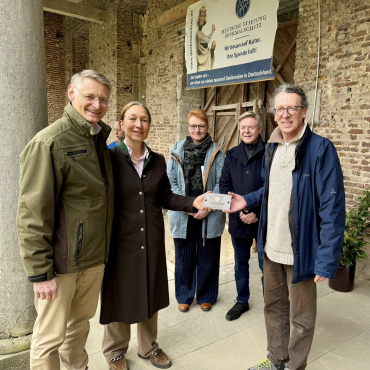 Bronzeplakette der Deutschen Stiftung Denkmalschutz für Schloss Leerodt